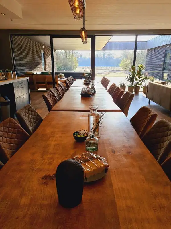 tafel voor vergaderen